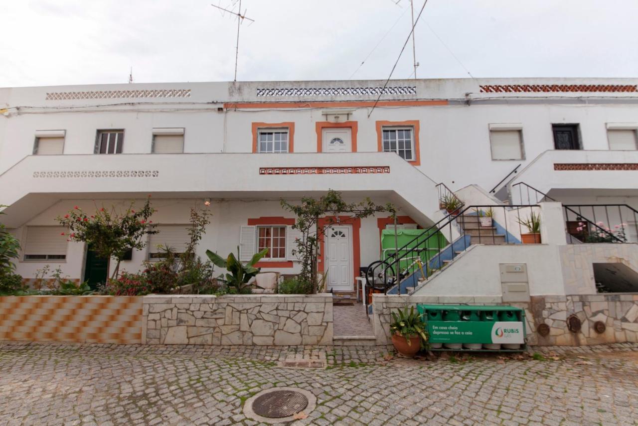 Apartment B24 - Central Hideaway Gem Lagos
